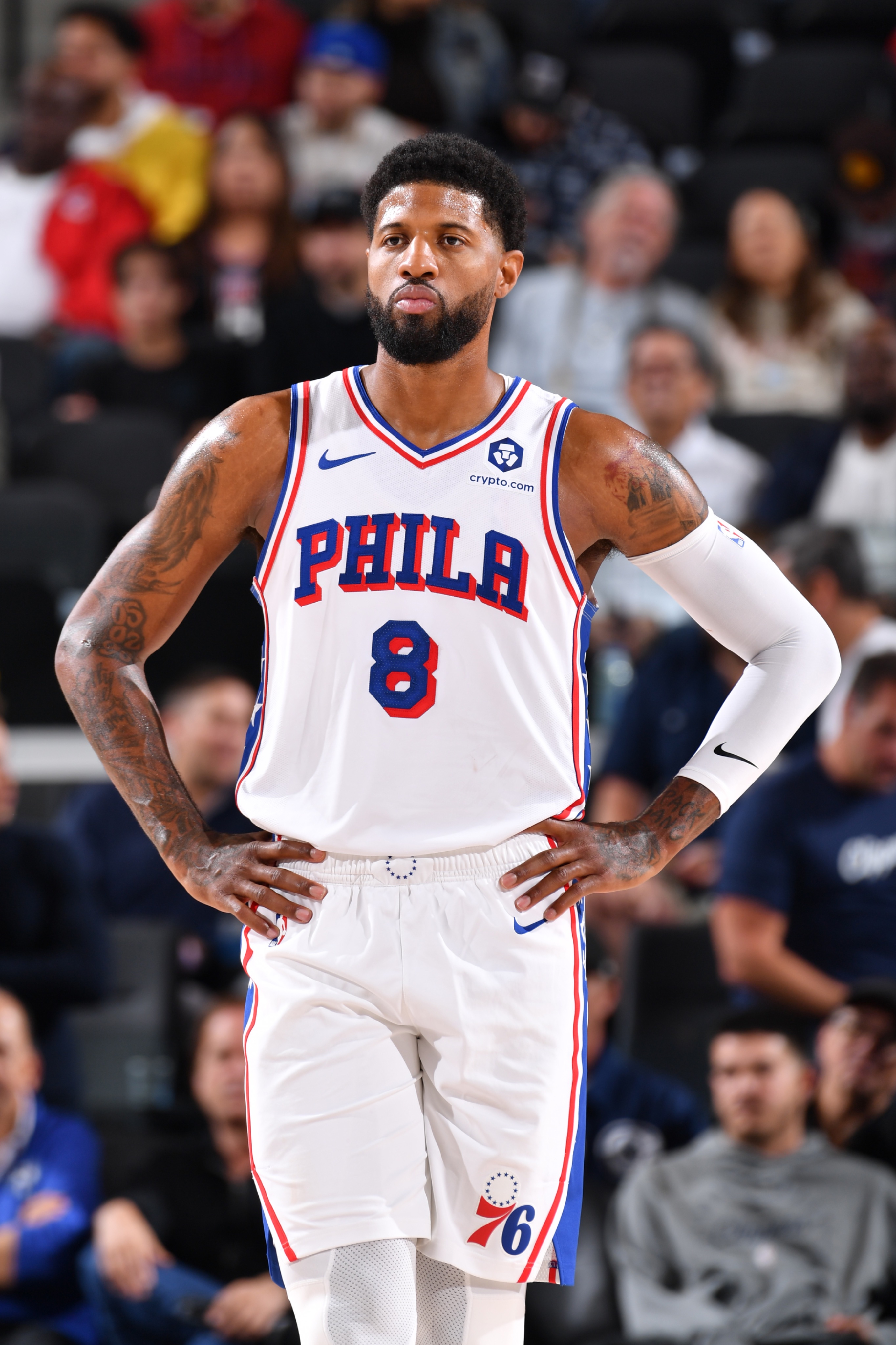 NBA球员受伤下场，球队一度落后